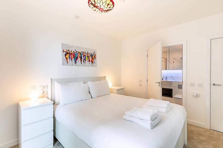 Entire apartment, Stratford Flat near Abba Arena in Newham, London