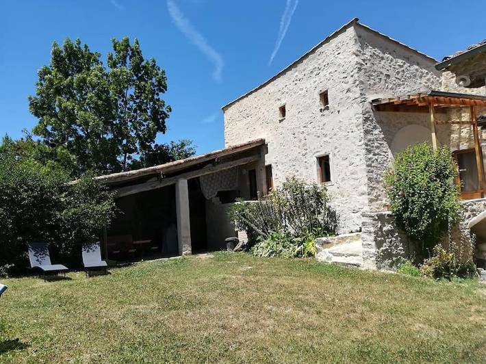 Gîte pour 2 personnes, avec vue ainsi que jardin et balcon à Piégros-la-Clastre