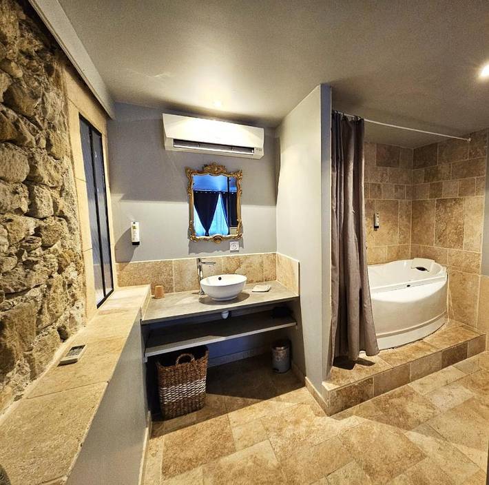 Maison d’hôte pour 2 personnes, avec jacuzzi ainsi que jardin et piscine dans la Drôme - 4