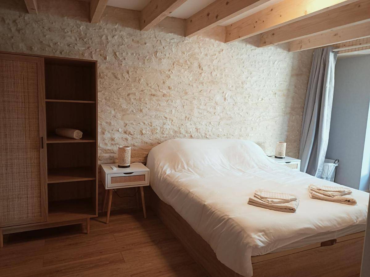Six-Bedroom House in Prissé-la-Charrière, Région de Niort