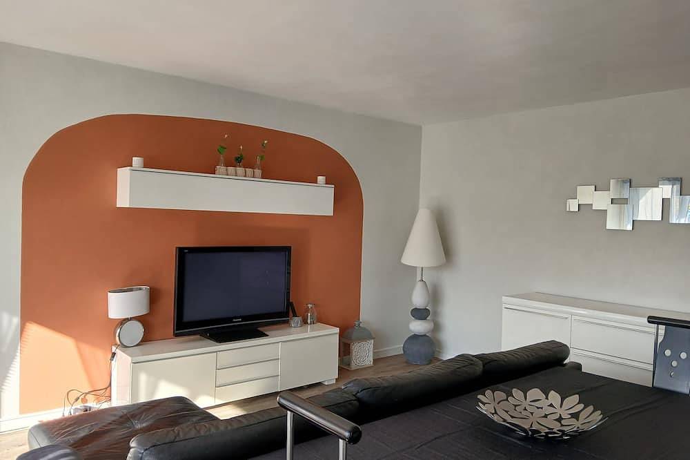 Entire apartment, Charming T3 on the outskirts of Bordeaux - 2 bedrooms in Lormont, Bordeaux region
