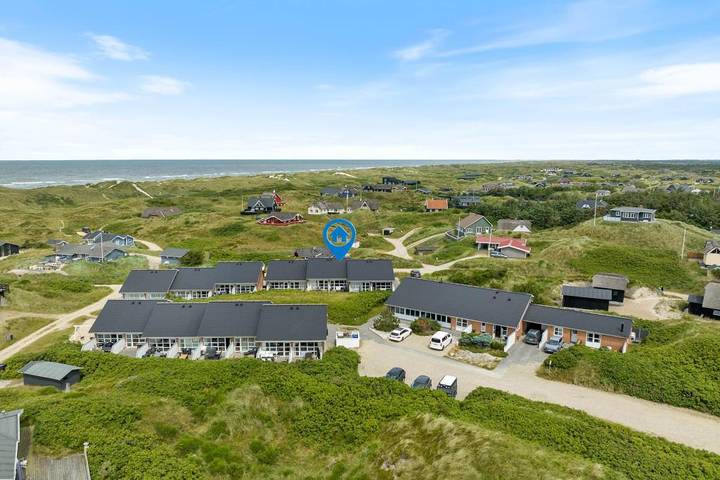 Ferienhaus mit Meerblick für 4 Personen, mit Balkon/Terrasse und Sauna sowie Terrasse und Pool in Vejers Strand