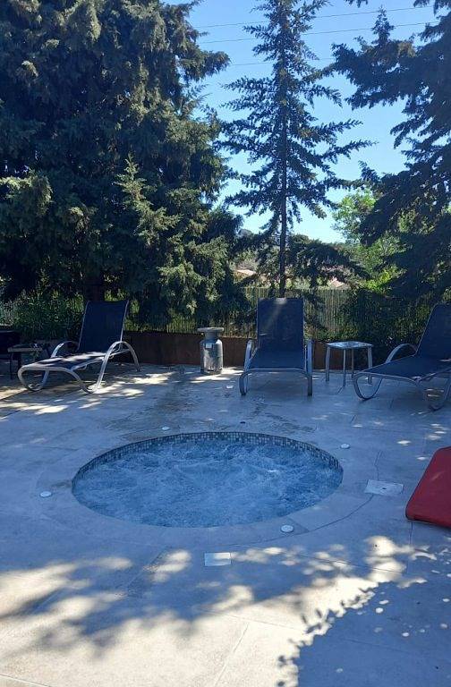 Location de vacances pour 2 personnes, avec jardin ainsi que piscine et terrasse à Bosc - 2
