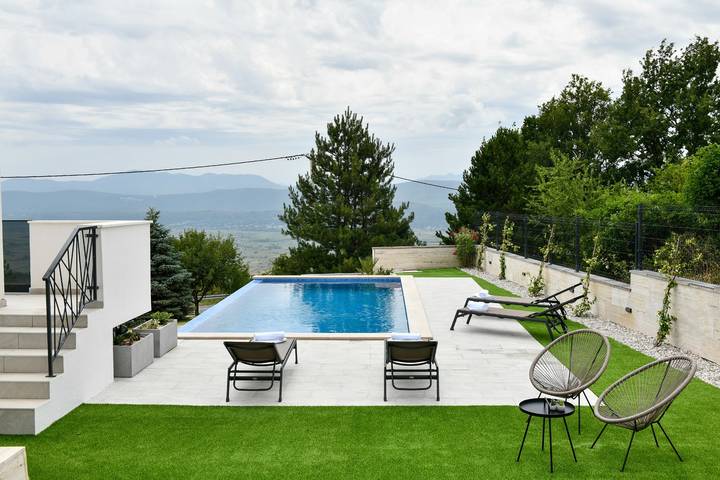 Villa für 8 Personen, mit Pool und Garten - 1