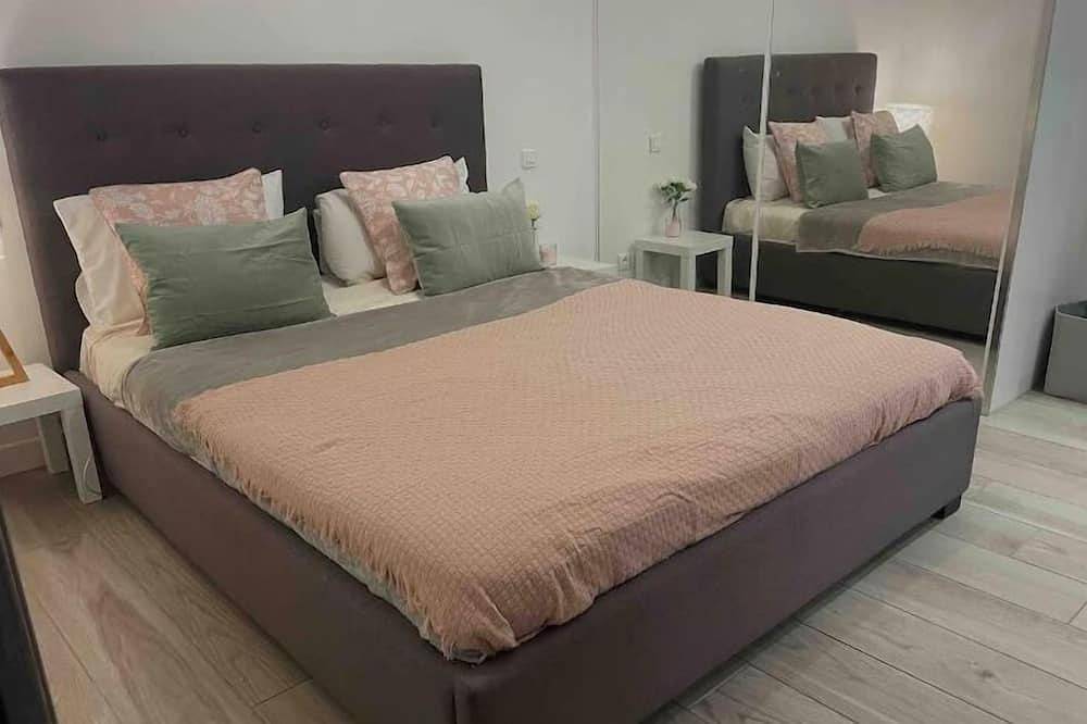 Ganze Wohnung, Spacious and stylish 3-bedroom apartment just steps from Monaco. Ideally located in the center of Beausoleil, it features contemporary decor, a fully equipped kitchen, air conditioning, and two modern bathrooms — perfect for a comfortable stay in Beausoleil, Nizza und Umgebung