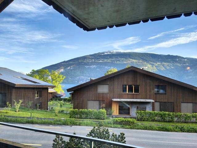 Ferienwohnung für 2 Personen, mit Balkon und Seeblick sowie Ausblick in Leissigen