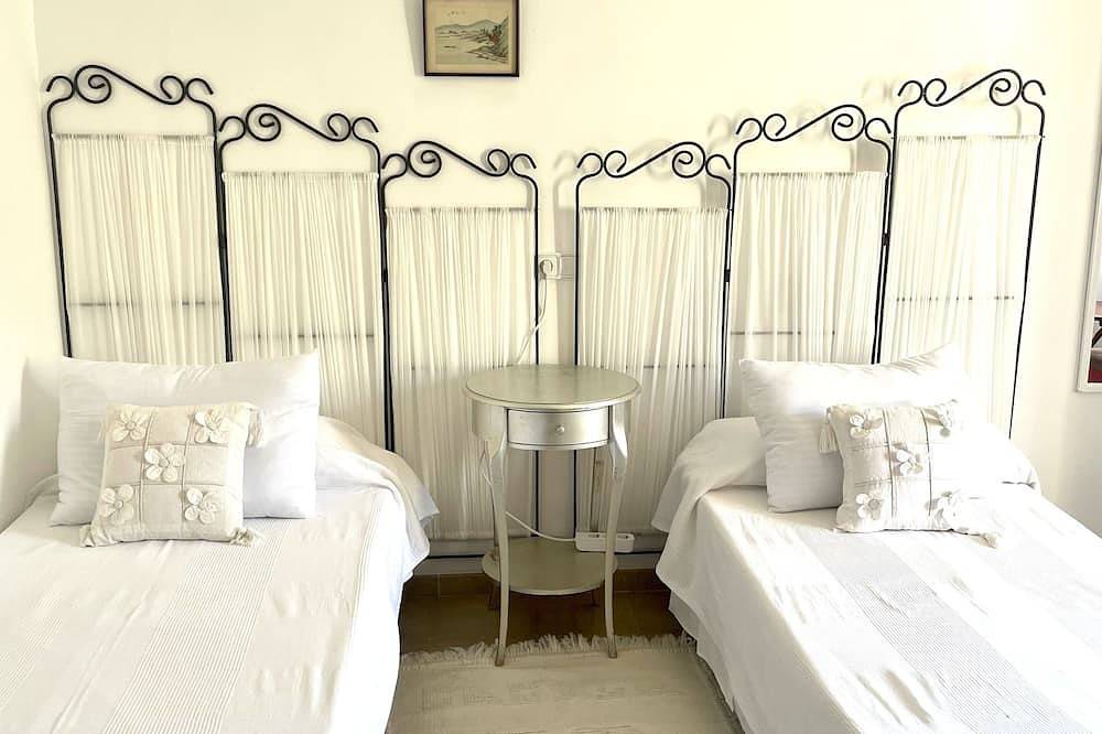 Villa with swimming pool in the heart of the Tramuntana Mountains in Orient (Mallorca), Bunyola