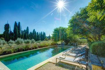 Location de vacances pour 8 personnes, avec piscine et jardin à Plan-d'Orgon