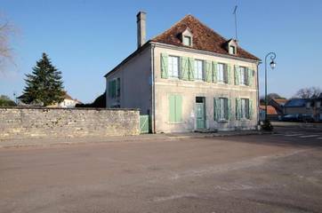 Gîte pour 4 personnes, avec jardin à Sainpuits