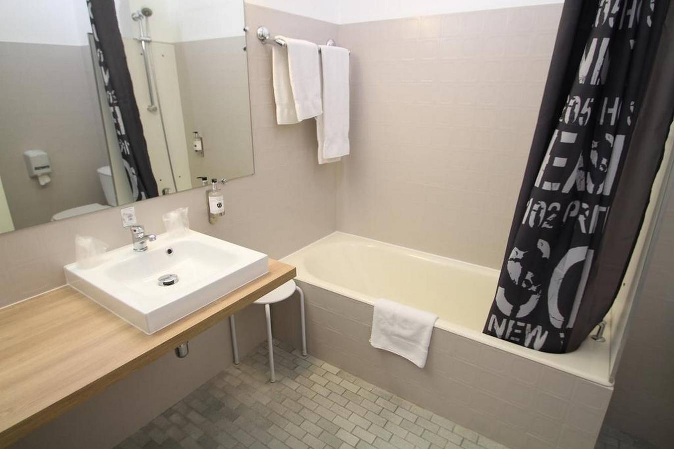 Hôtel pour 1 personne in Saint-Priest, Lyon et ses environs