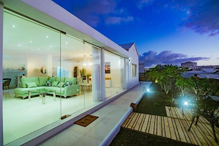 Chalet para 8 personas, con piscina además de jardín y vistas en Lanzarote