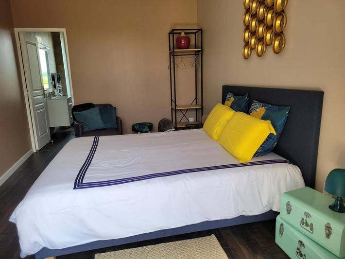 Chambre d’hôte pour 2 personnes, avec Balcon et Terrasse ainsi que Jardin et Piscine