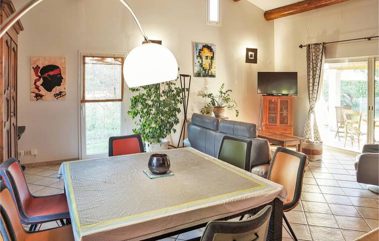 Oasis de Montélimar : 110 m², WiFi, Parking, Piscine & Jardin in Montélimar, Région de nyons