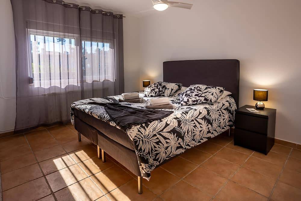 Wunderschöne Villa mit sehr großem Pool / Tennisplatz / exotischem Garten (4000 m ^ 2) in Aroeira, Corroios