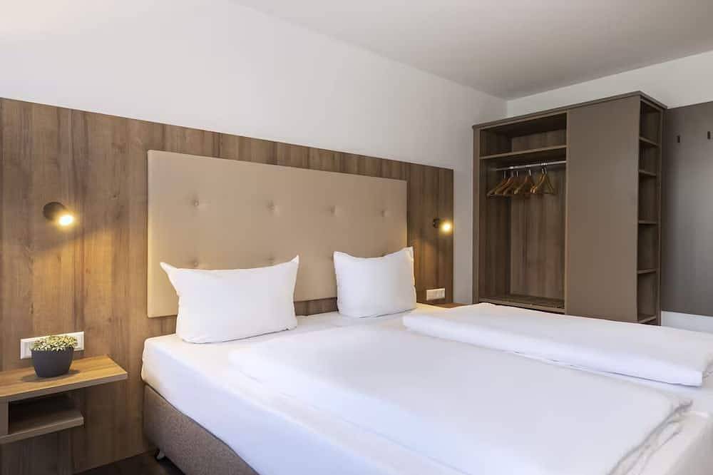 Chic Getaway | Pet Friendly Stay | Near Zoo Wilhelma - 4.4 miles | Parking in Stuttgart, Stuttgart Region