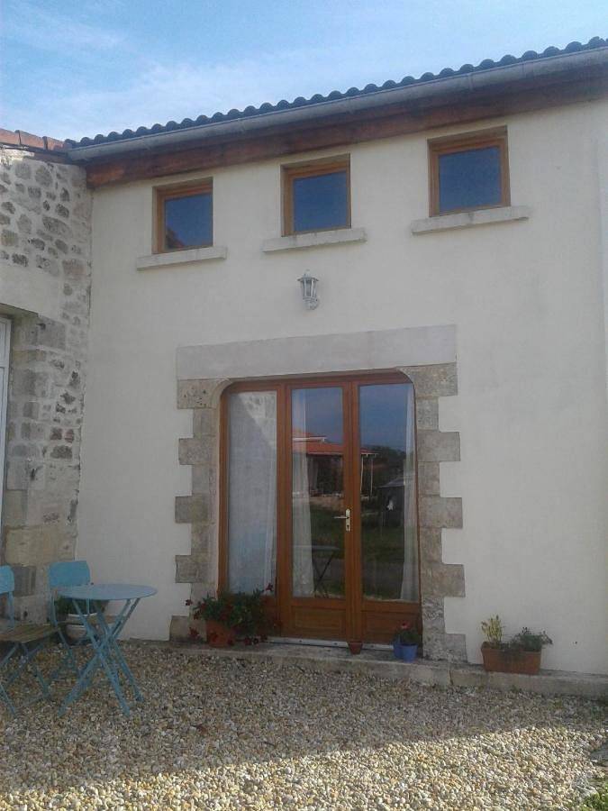 Gîte pour 2 personnes, avec vue et jardin à Agudelle