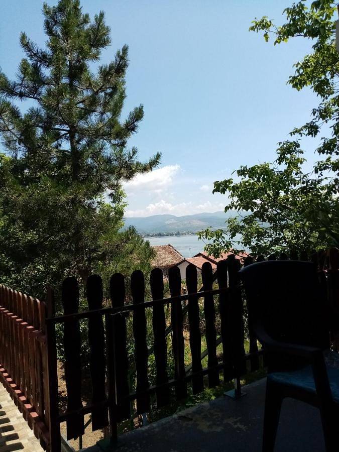 Ferienwohnung für 5 Personen, mit Balkon und Terrasse sowie Garten und Ausblick in Винци