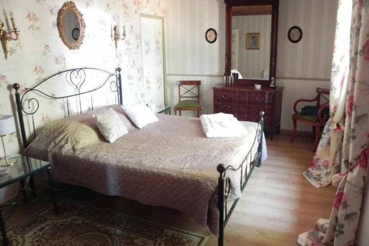 Location de vacances pour 6 personnes, avec piscine et jardin, animaux acceptés à Bourg-le-Comte - 2