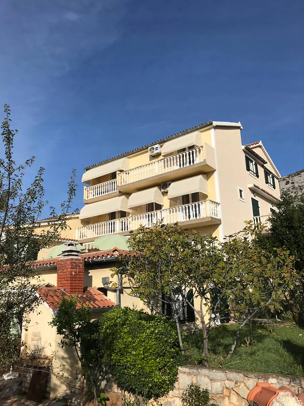 Ganze Wohnung, Ferienwohnung für 6 Personen mit Balkon in Starigrad Paklenica, Starigrad
