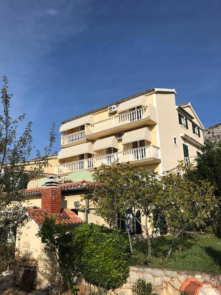 Ferienwohnung für 8 Personen, mit Balkon in Starigrad
