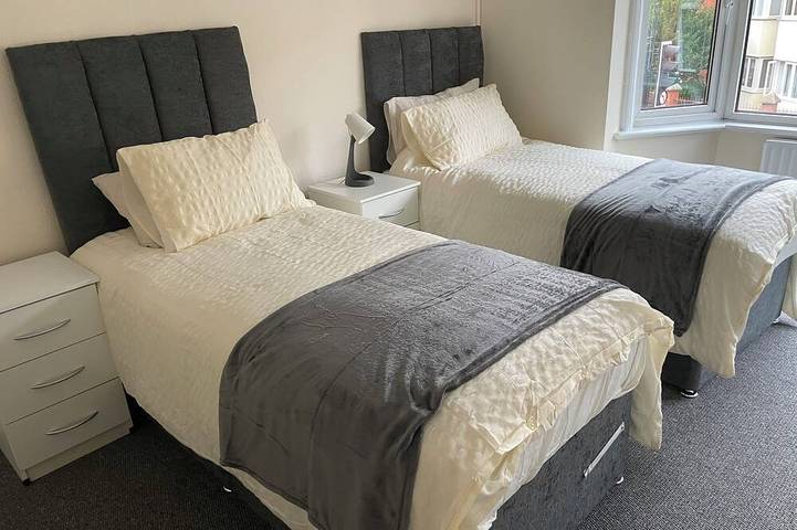 Apartment for 8 people in Bedford