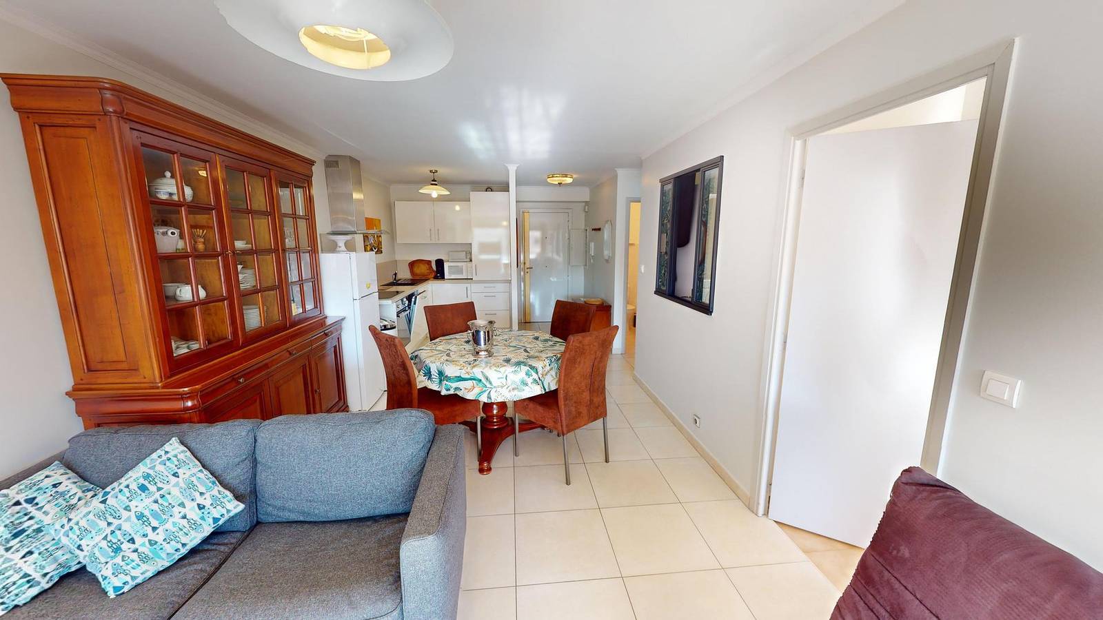 Hel ferielejlighed, Giotto - Pleasant, quiet 2-room apartment with sleeping area, terrace, private parking and swimming pool (40E) in Menton, Nice og omegn
