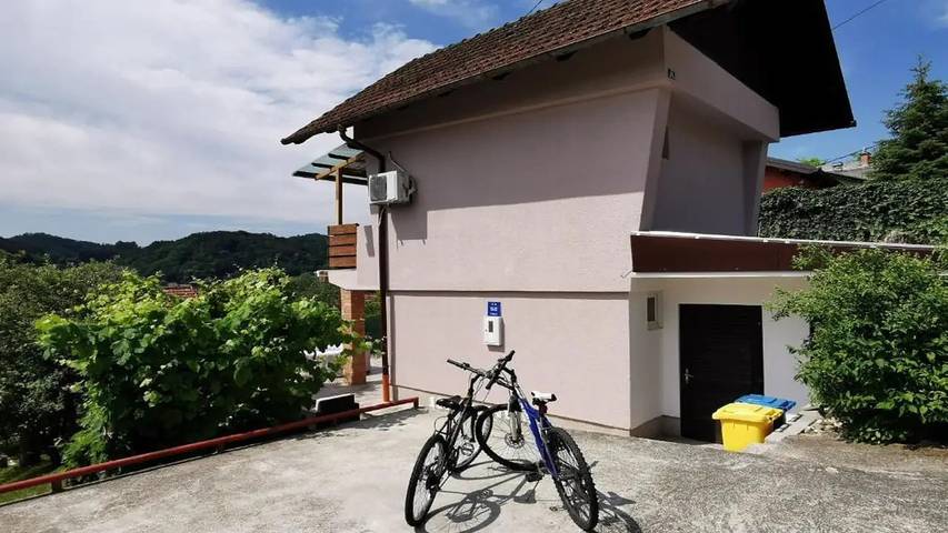Ferienhaus für 5 Personen, mit Whirlpool und Garten