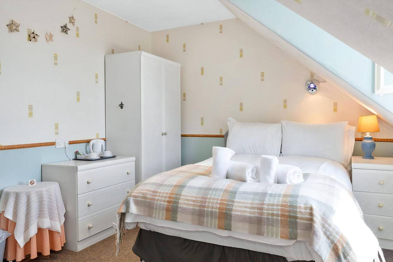 Entire apartment, Guestready - Peaceful Eaves in Stone Townhouse in Leith, Edinburgh