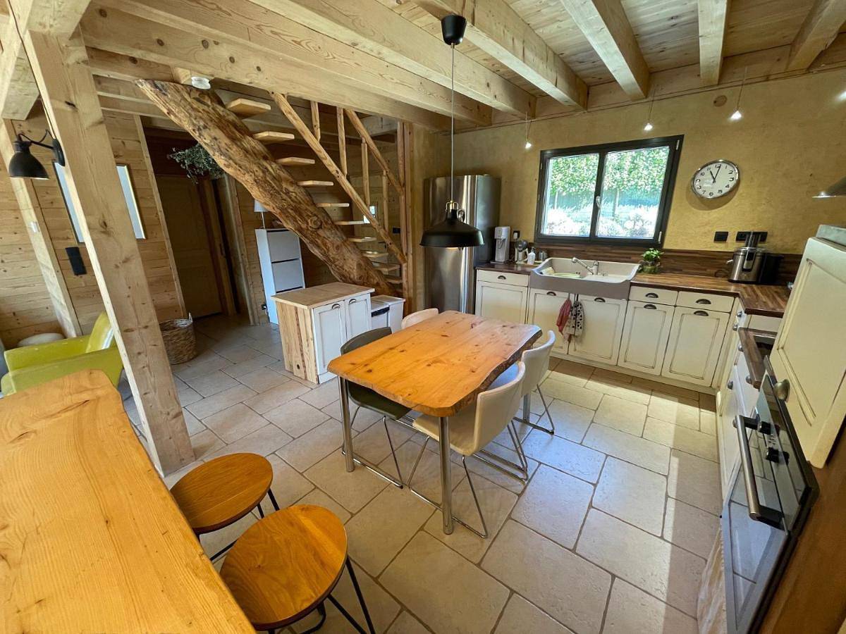 Appartement de vacances entier, 2 Chambres chez l'habitant cosy 20 minutes Annecy in Contamine-Sarzin, Région de Saint-Julien-en-Genevois