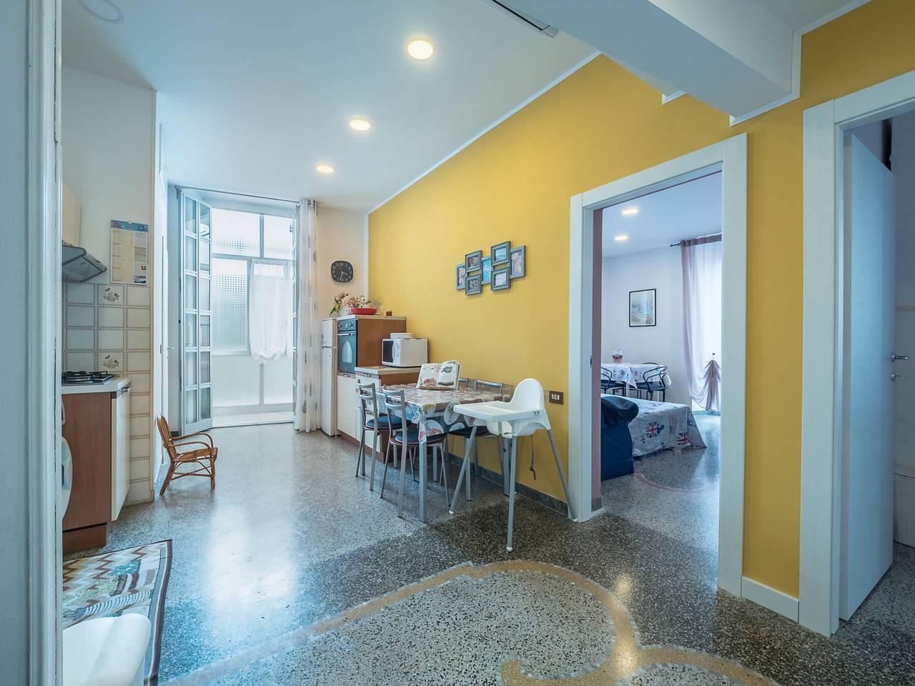 Apartamento entero, Apartamento 'Caruggio al Mare' con Balcón, Wi-Fi y Aire Acondicionado in Savona (City), Savona