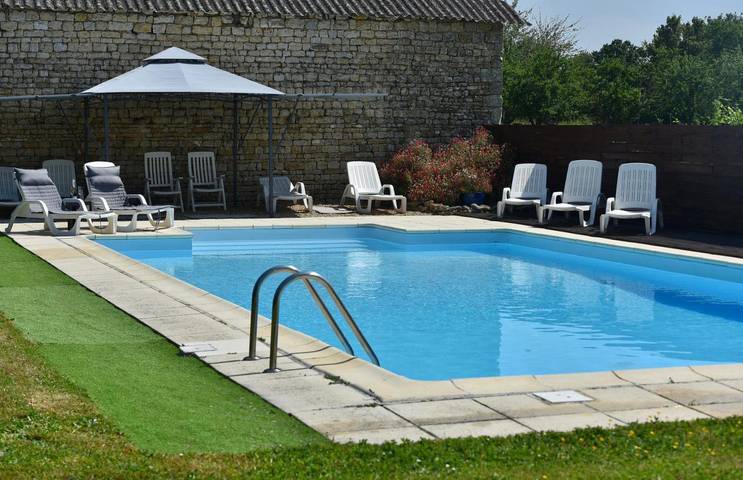 Gîte pour 4 personnes, avec jardin et piscine, animaux acceptés