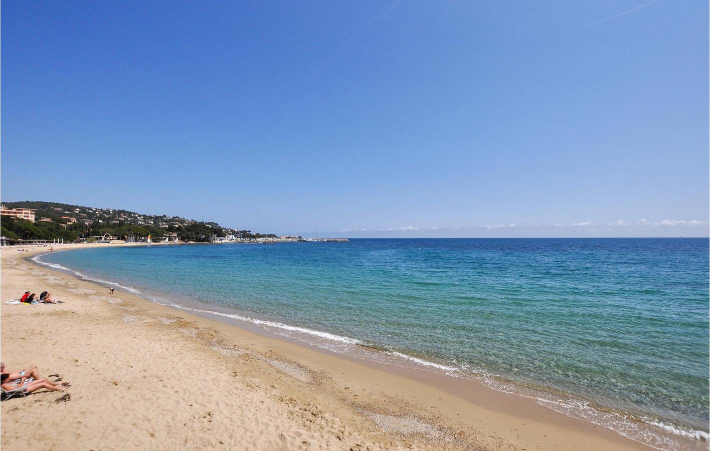 Apartamento vacacional entero, Estudio junto a la playa con terraza y cocina americana in Sainte-Maxime, Region de Draguignan