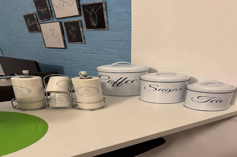 Entire apartment, Quiet 1 Zkb apartments in a prime location. Direct proximity to Com & old town in Cologne, Rhineland