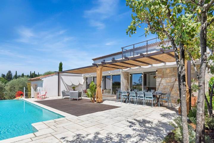 Villa pour 8 personnes, avec Jacuzzi et Terrasse ainsi que Jardin et Piscine à Opio