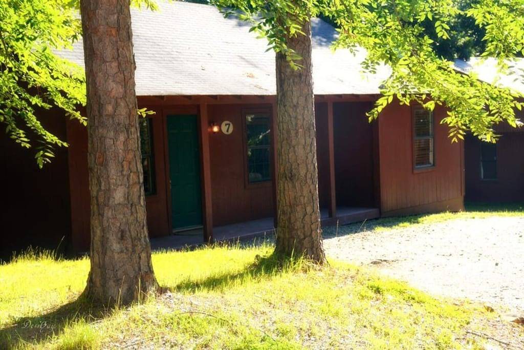 Woodland Cabin near Boat Ramp in Broken Bow Lake