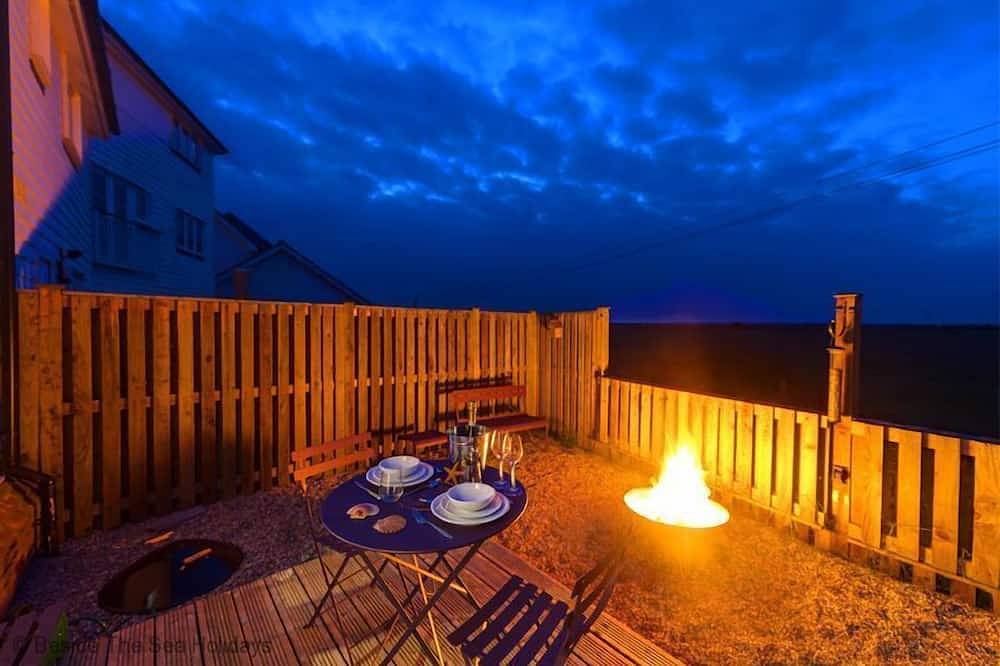 Mallow Cottage -  a cottage that sleeps 4 guests  in 2 bedrooms in Camber, East Sussex