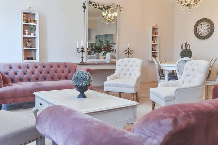 Gîte pour 12 personnes, avec jacuzzi et piscine ainsi que balcon et jardin à Ruoms