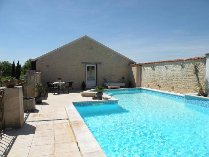 Location de vacances pour 5 personnes, avec Terrasse et Jardin ainsi que Piscine et Vue à Cherbonnières