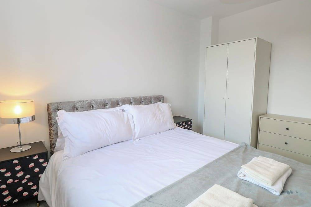 Henham 3 Bernaleen Cottages, pet friendly, with hot tub in Docking in Docking, Norfolk