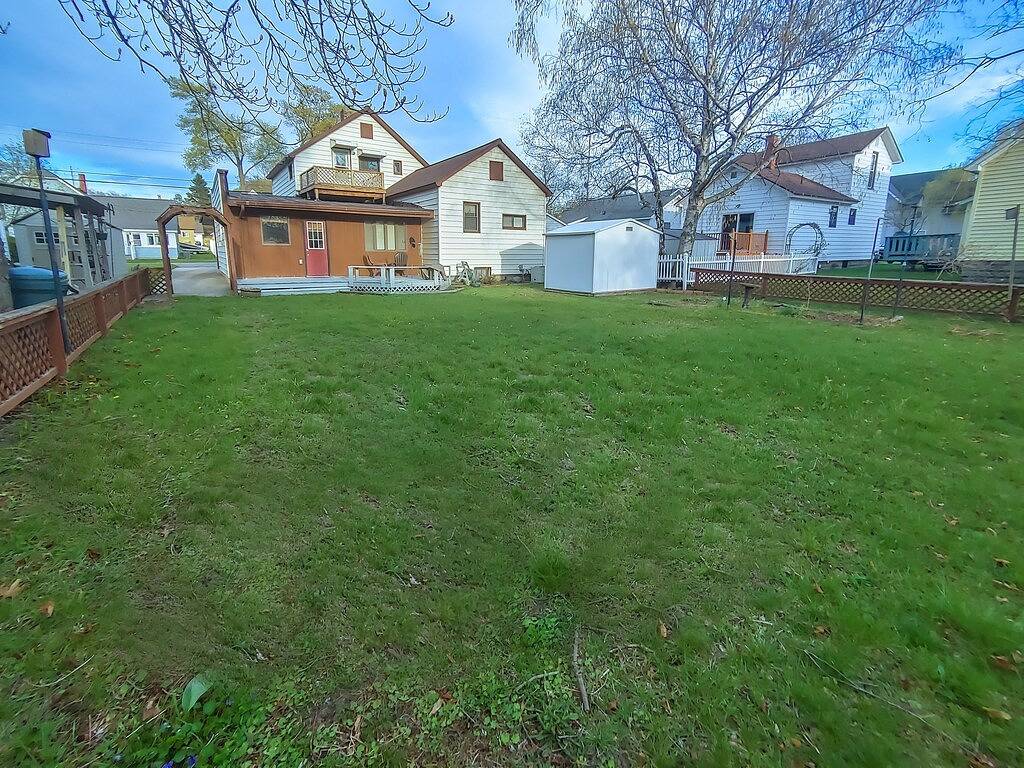 Huge historic on Lake Michigan w/ large yard, fire pit, Bbq & air conditioning in Manistee, Manistee County