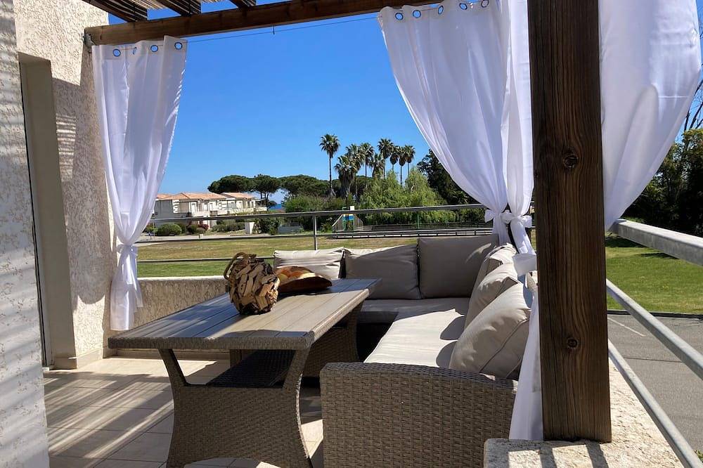 Appartement entier, Appartement avec terrasse et accès direct piscine & plage in Poggio-Mezzana, Arrondissement de Corte