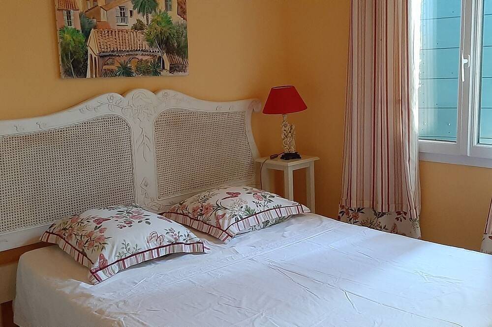 Quiet house, walks, swimming pool, Verdon lake, Provence village. in Tourtour, Region de Draguignan