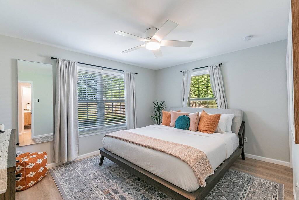 Home w/heated pool 10 mins to Clearwater Beach! in Largo, Pinellas County