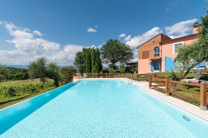 Agriturismo per 4 persone, con giardino e piscina a Cerreto Guidi