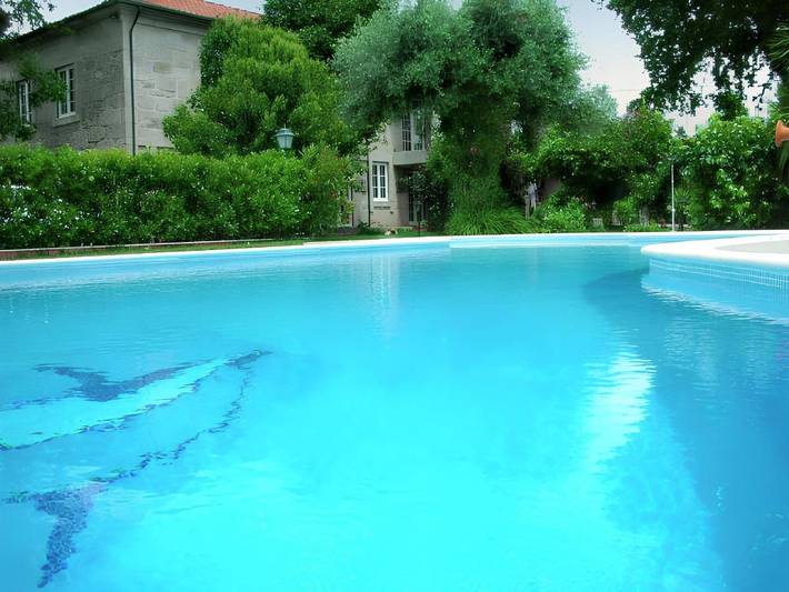 Location de vacances pour 10 personnes, avec balcon ainsi que piscine et jardin dans Pedraça