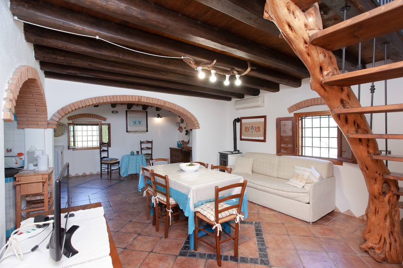 Maison de vacances "Sa Domedda" avec vue sur la montagne, jardin et climatisation in Sos Alinos, Orosei