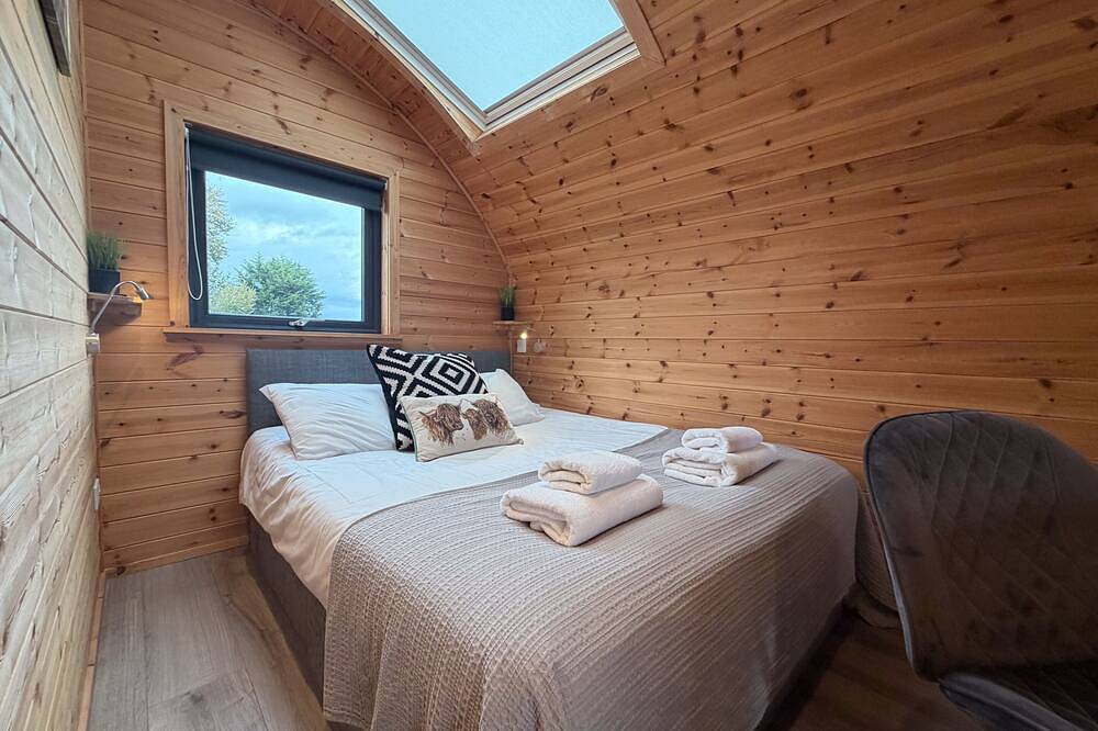 Luxury Glamping Pod over Fishing Lake in Boston (Lincolnshire), Lincolnshire
