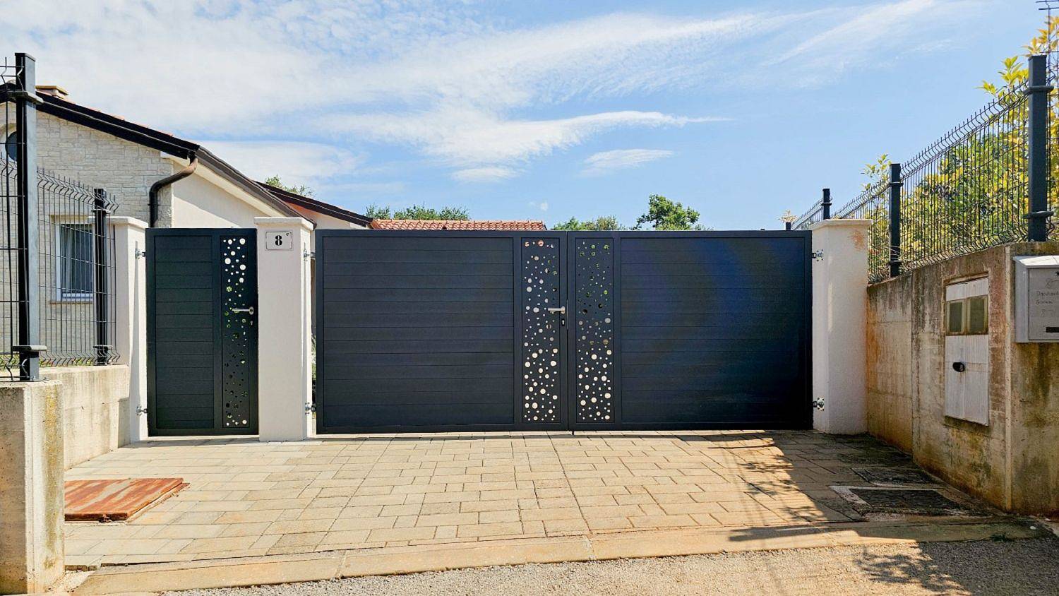 Mediterranes Ferienhaus mit privatem Garten, Grillbereich, Waschmaschine - hundefreundlich in Région d'Umag