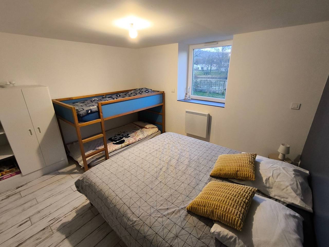 Hel lejlighed, Apartment 'Bienvenue Au Bord De Meuse' with Wi-Fi in Bazoilles-sur-Meuse, Neufchâteau