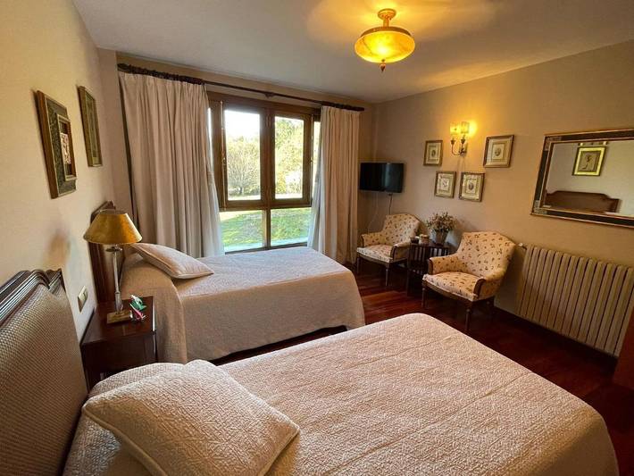 Casa rural para 16 personas, con jardín en Cotobad - 2